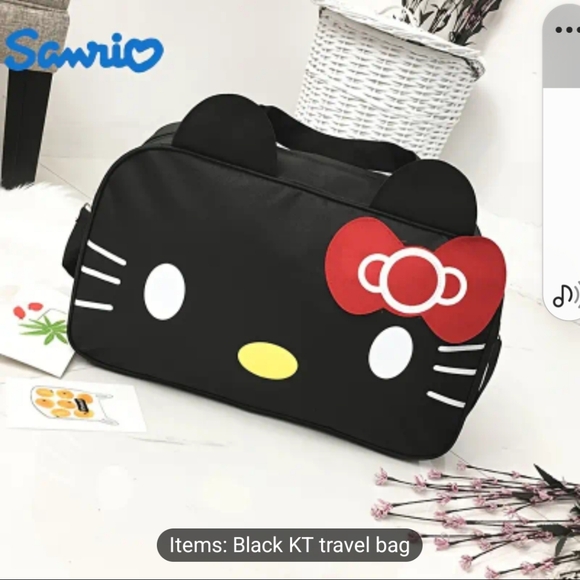 Sanrio Hello Kitty Travel bag. Color: black - Picture 3 of 5